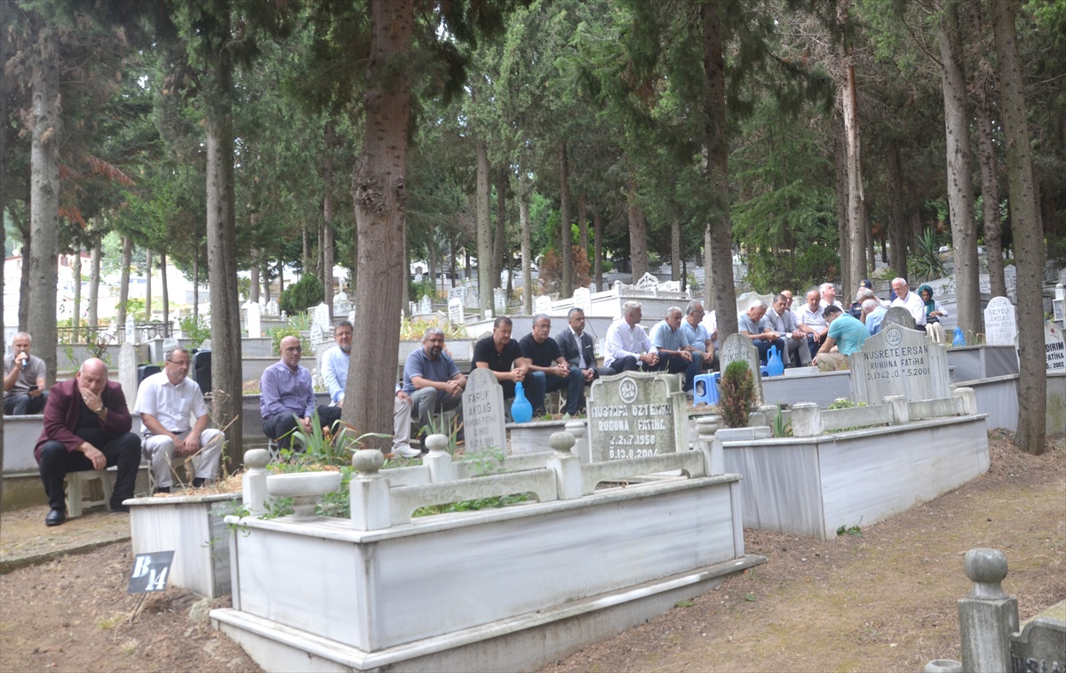 1999 Depremi\'nde Kayıplar Anıldı
