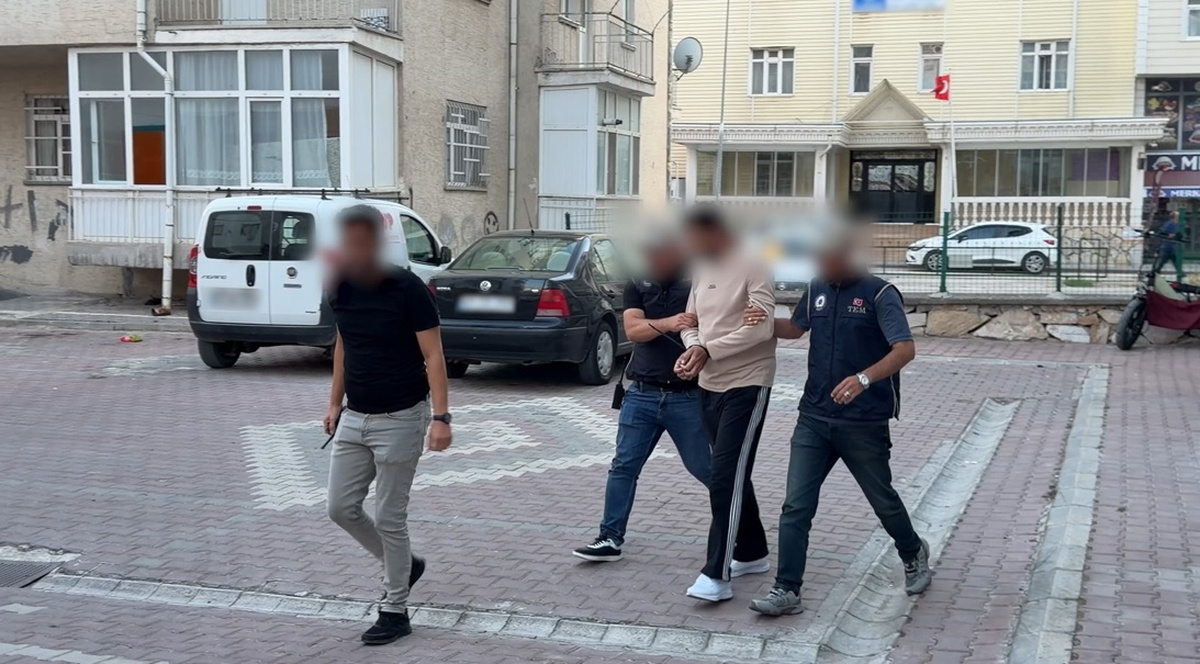 Kırmızı Bültenle Aranan Terörist Yakalandı