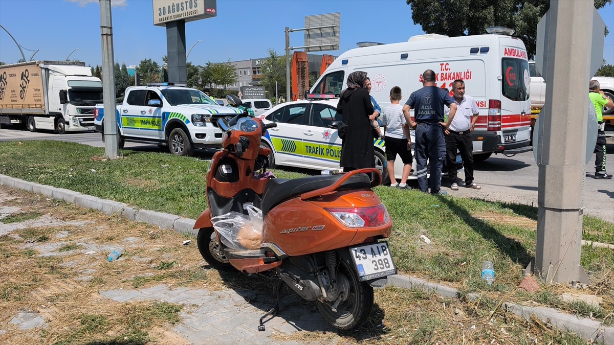 Motosiklet Otomobile Çarptı: Sürücü Yaralı