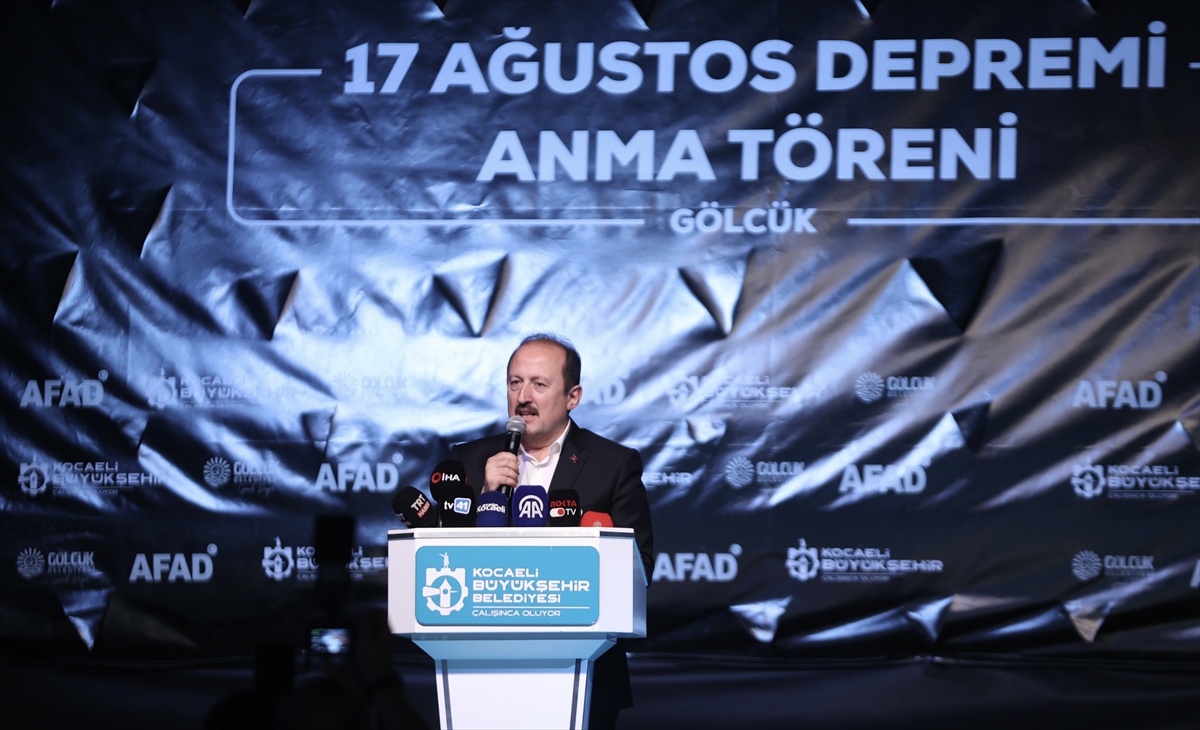 Marmara Depremi\'nde Kaybedilenler Anıldı