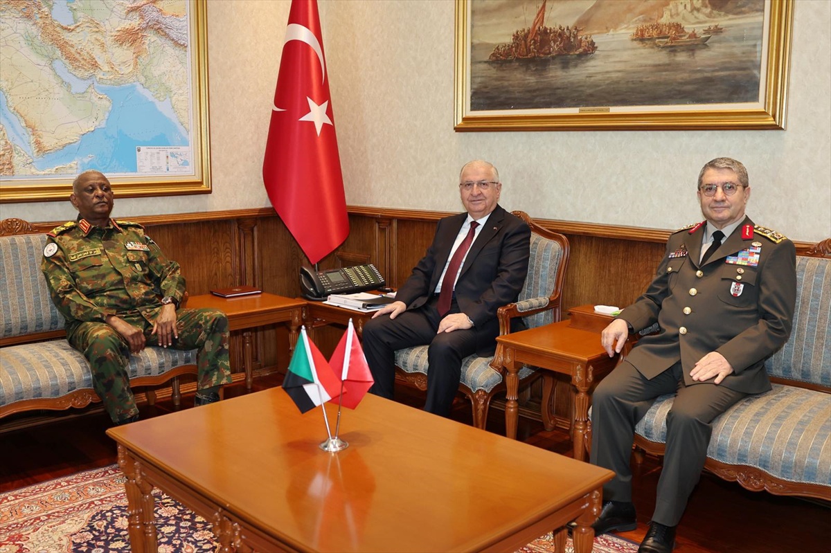 Güler, Sudan Genelkurmay Başkanı\'nı Kabul Etti