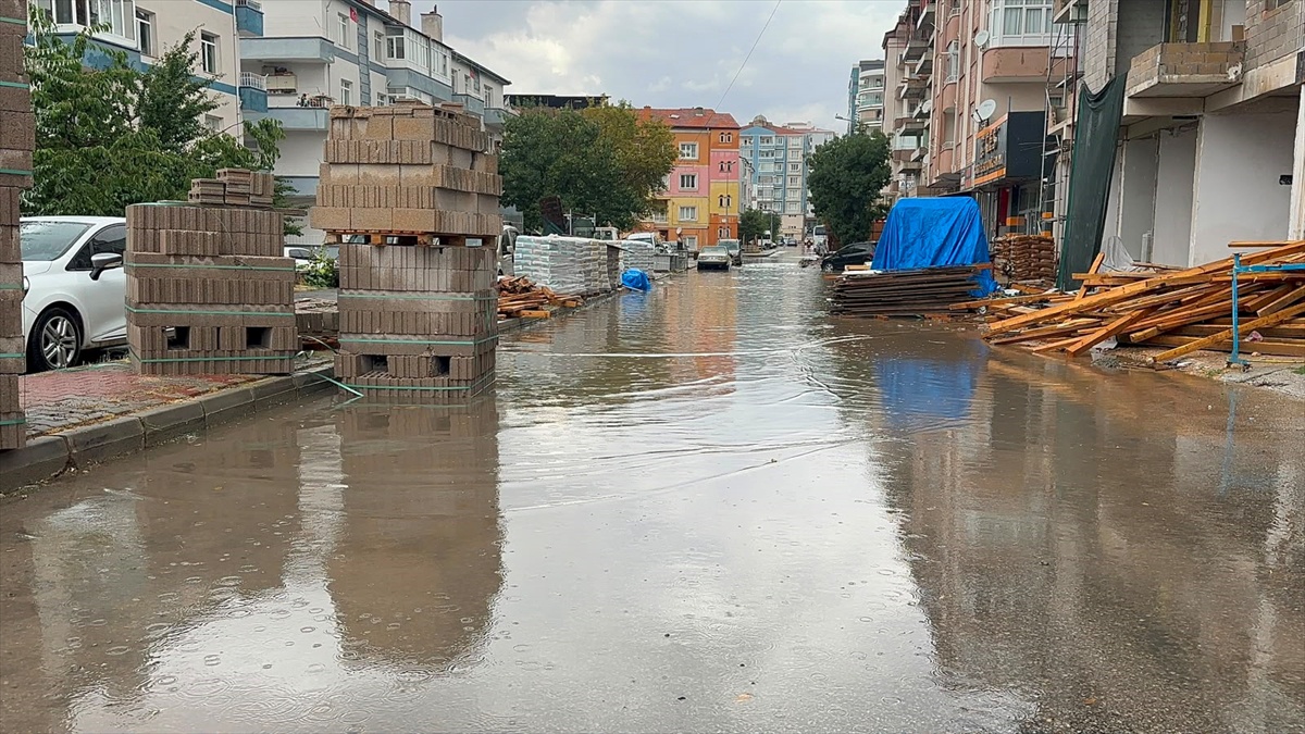Niğde\'de Sağanak Taşkınlara Yol Açtı