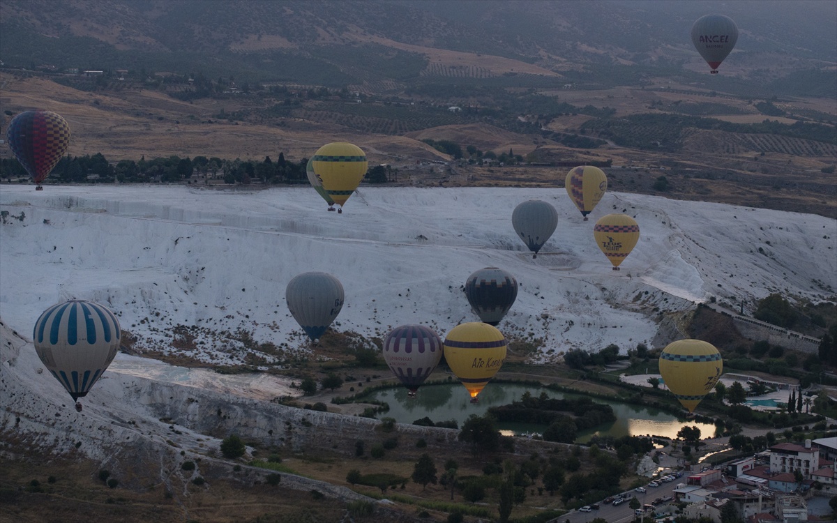 Pamukkale\'nin Çekiciliği Artıyor