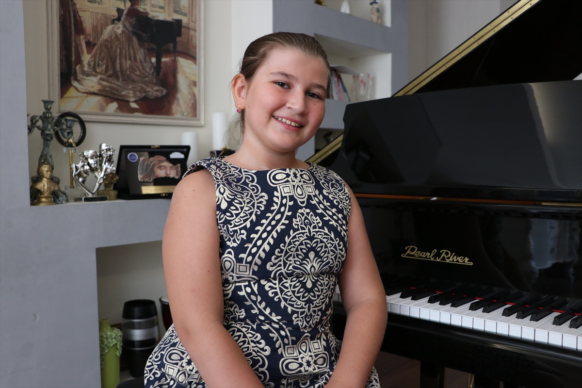 Elif Anastasia, Uluslararası Müzik Yarışmasında İki Birincilik Kazandı