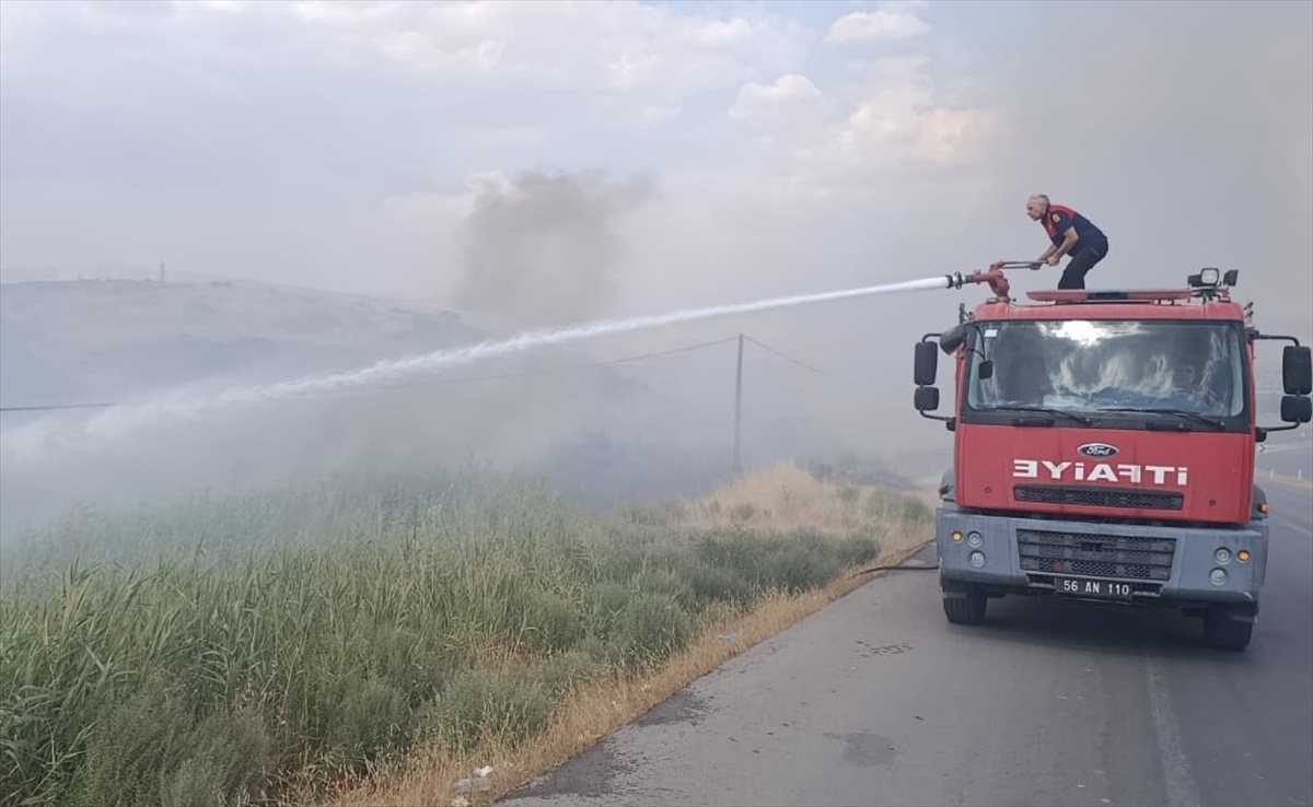 Siirt\'te Anız Yangını Kontrol Altına Alındı