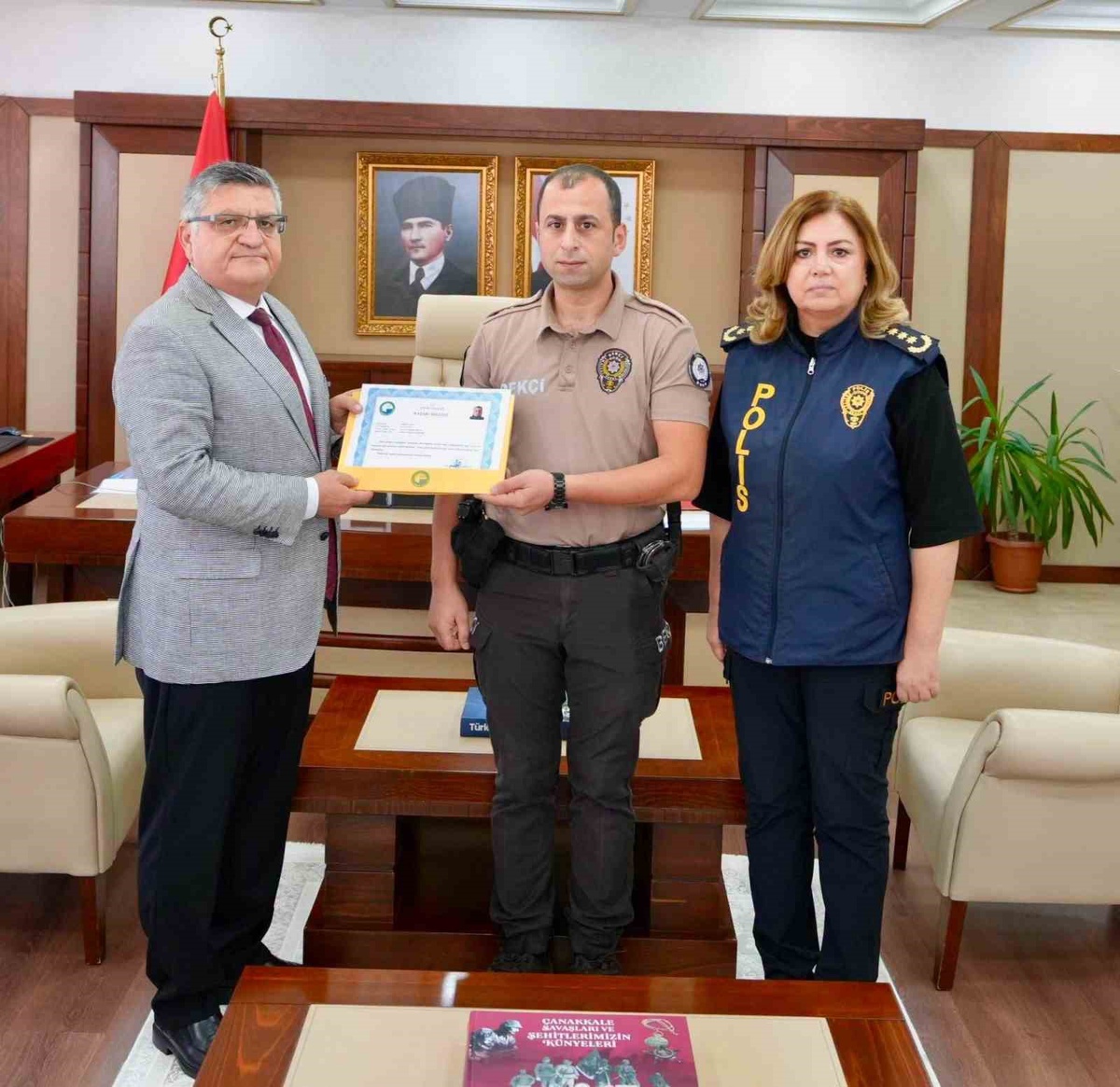 Sinop\'ta Mahalle Bekçilerine Başarı Belgesi