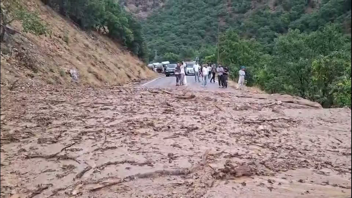 Tunceli\'de Heyelan, Yol Ulaşımına Kapandı