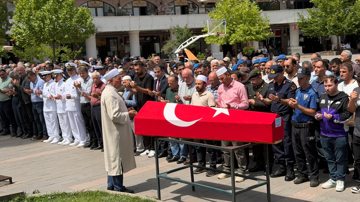 Uzman Çavuş Gökberk Gürler\'in Cenazesi Giresun\'da Defnedildi