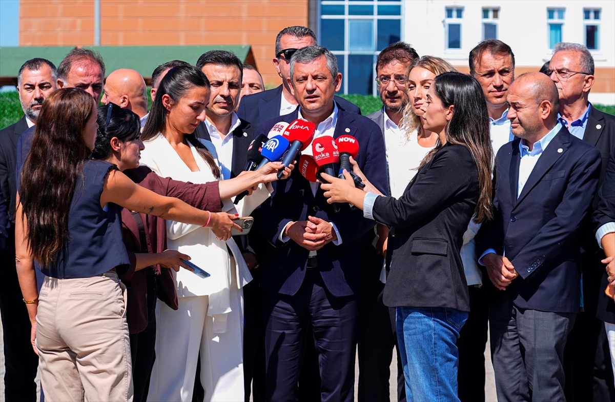Özgür Özel: İmamoğlu Davasında Savunma Hakkı Kısıtlanıyor