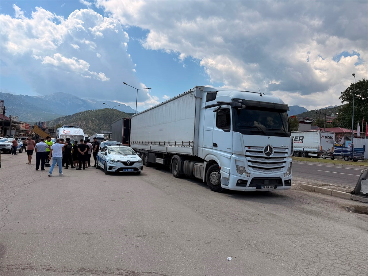 Adana\'da Tır Sürücüsü Kazada Hayatını Kaybetti