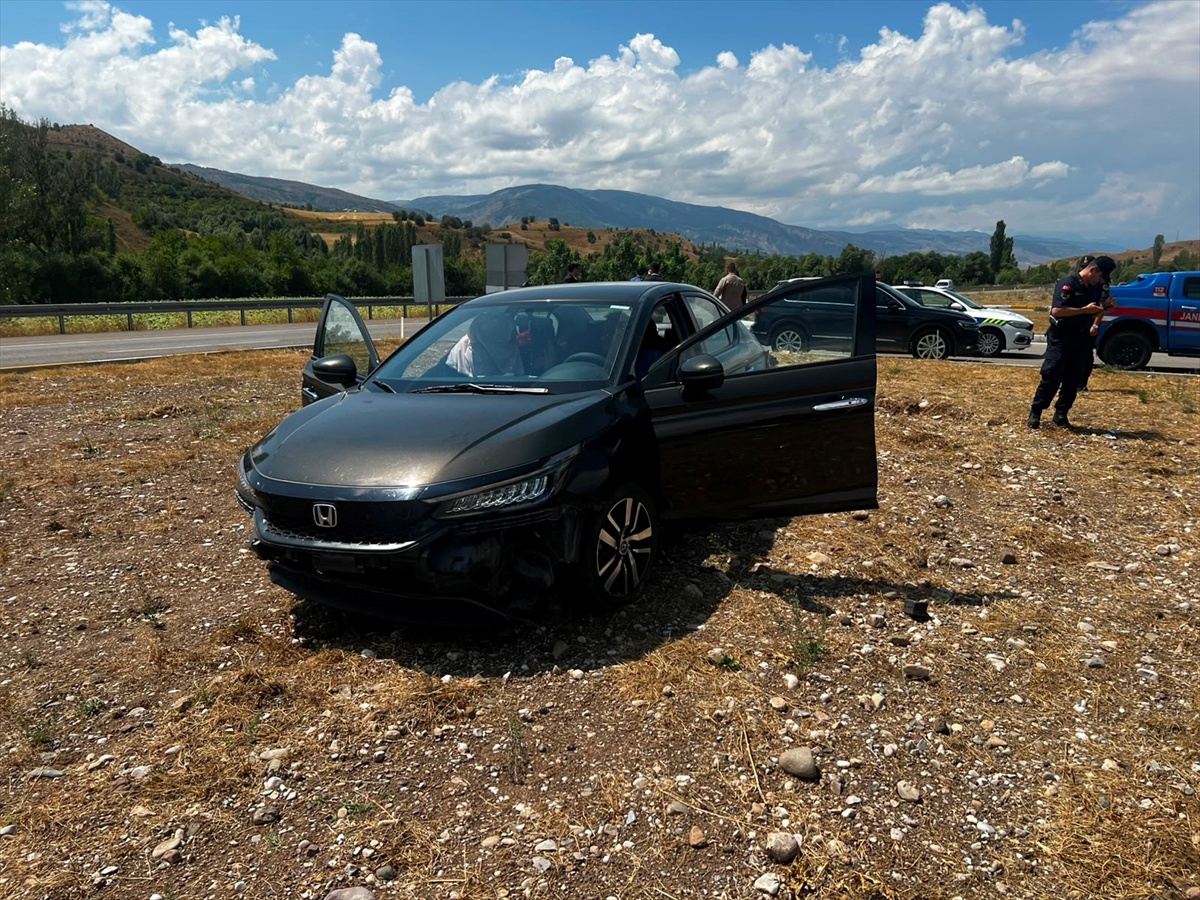Sivas\'ta Trafik Kazası: Sürücü Yaralandı