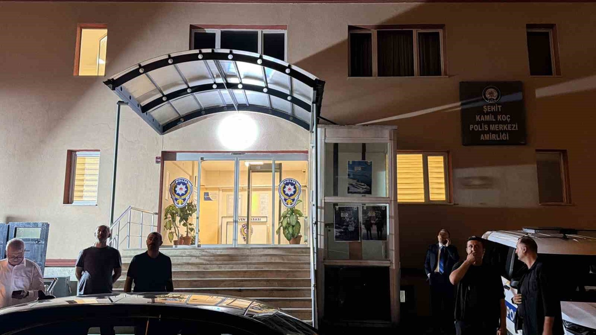 Arsin\'de İHA Patladı, Araçlar Hasar Gördü