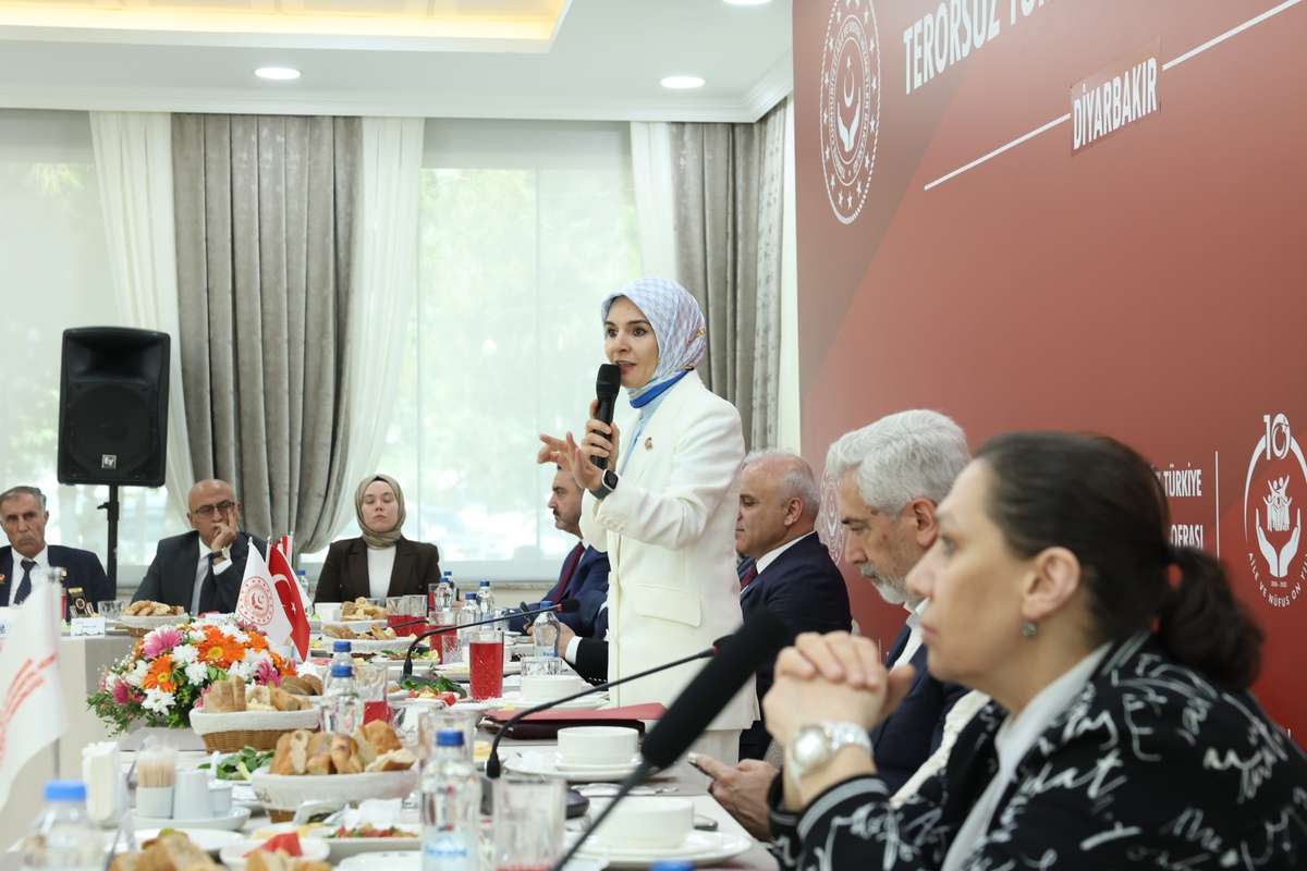 Bakan Göktaş: Terörsüz Türkiye\'yi şehit yakınlarıyla inşa ettik