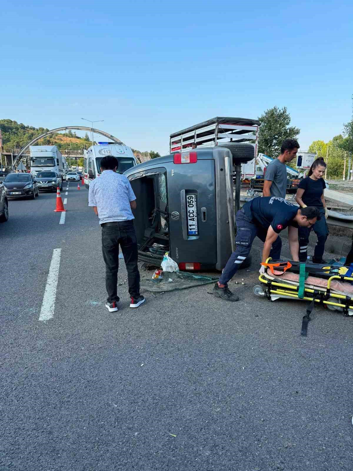 Bilecik\'te Trafik Kazası: 3 Yaralı