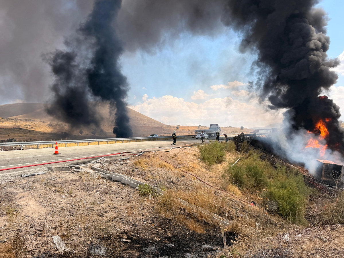 Aksaray\'da TIR Yangını: Sürücü Hayatını Kaybetti