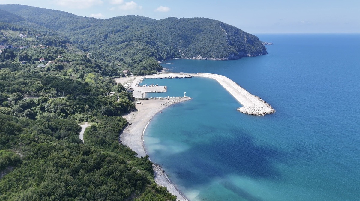 Amasra\'nın Doğal Güzeli: Tarlaağzı Plajı