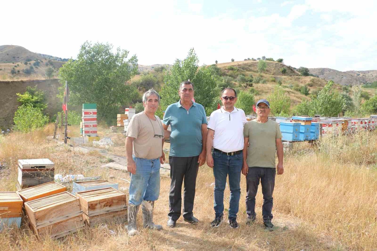 Tarım Müdürü\'nden Arıcıya Ziyaret