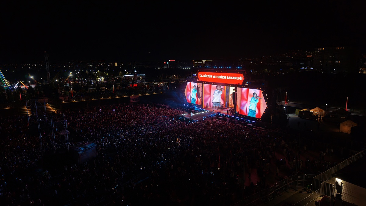 Erzurum Kültür Yolu Festivali\'nde Resul Dindar Konser Verdi