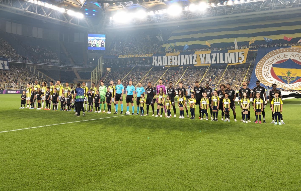 Fenerbahçe\'den Lyon Maçına Özel Koreografi