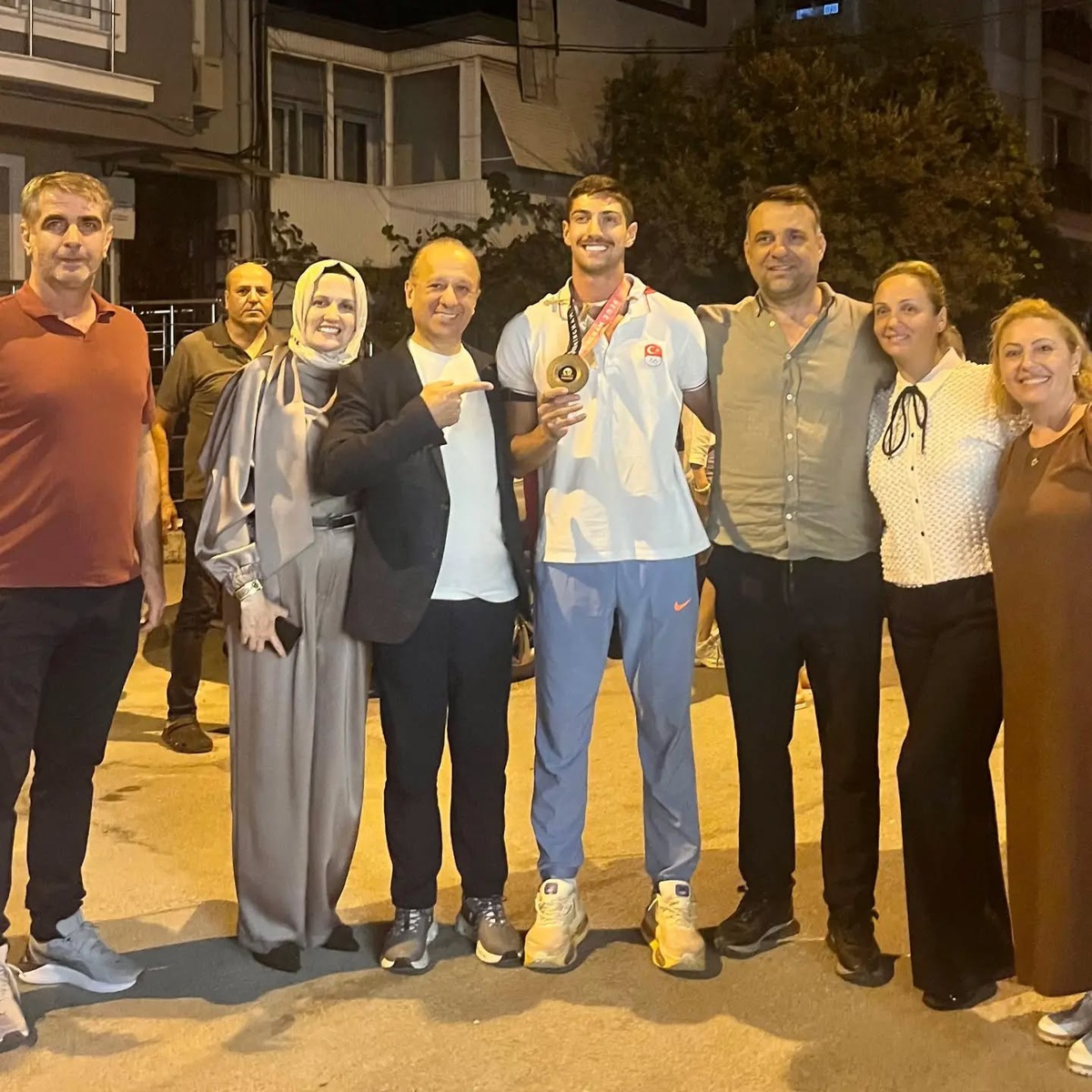 İsmail Nezir Bronz Madalyayla Döndü