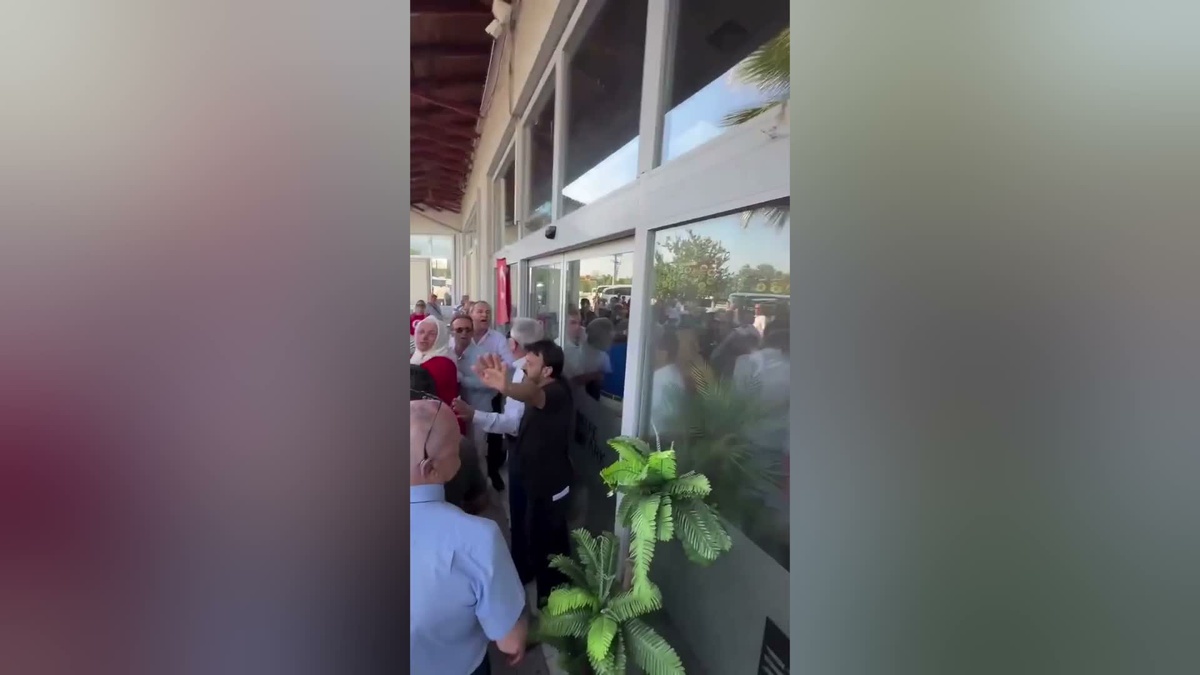 İYİ Parti Otobüslerine Tesiste Engelleme
