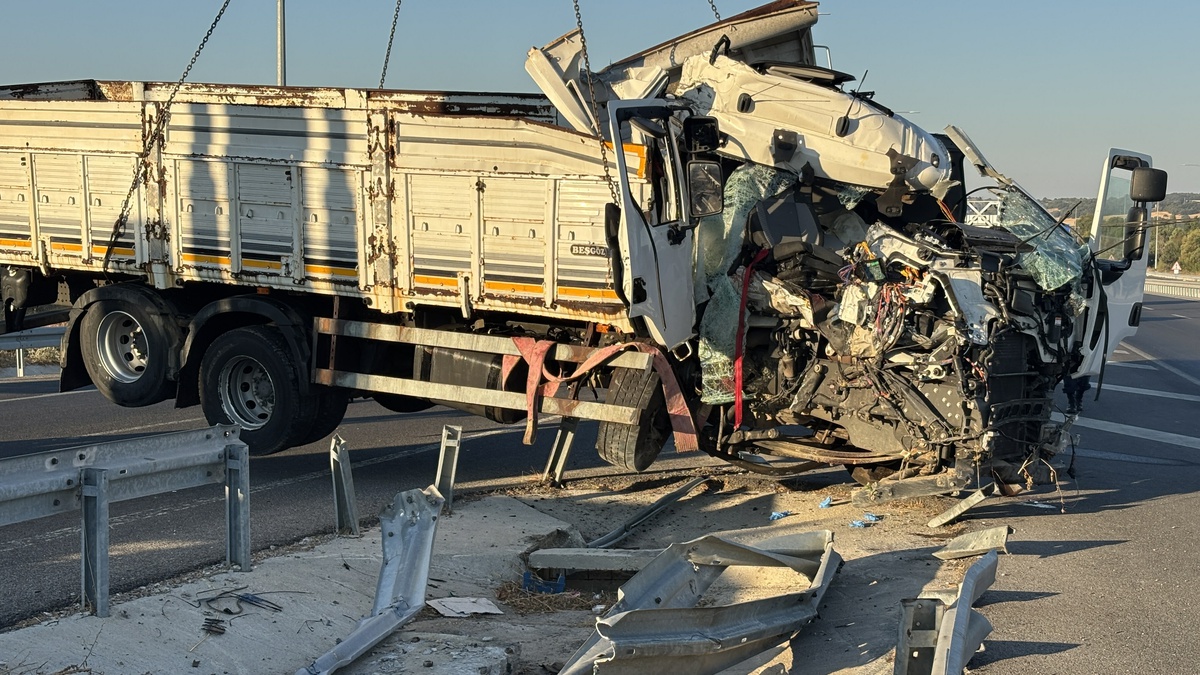 Çanakkale\'de Kaza: 2 Kişi Hayatını Kaybetti