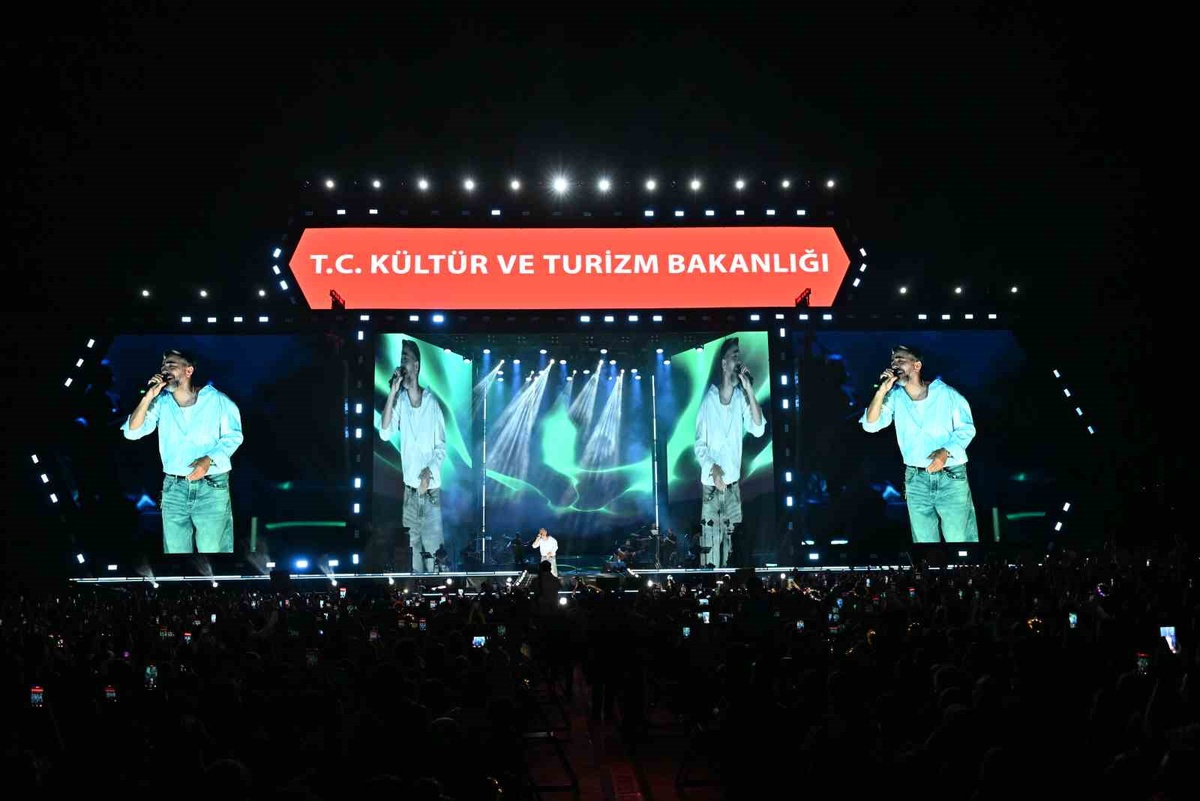 Erzurum Festivali\'nde Resul Dindar Coşkusu