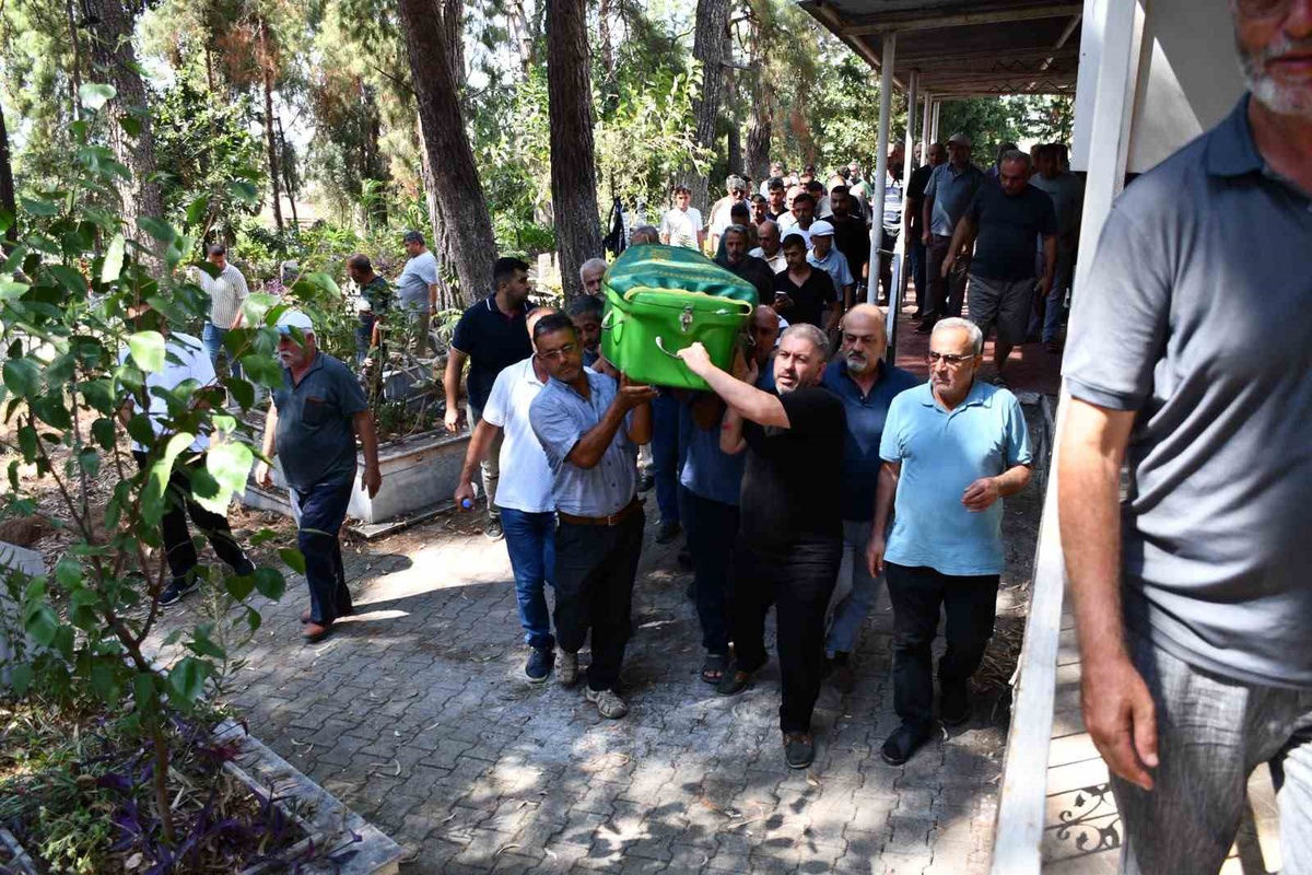 Hatay\'da trafik kazasında hayatını kaybeden Mehmet Soylu toprağa verildi