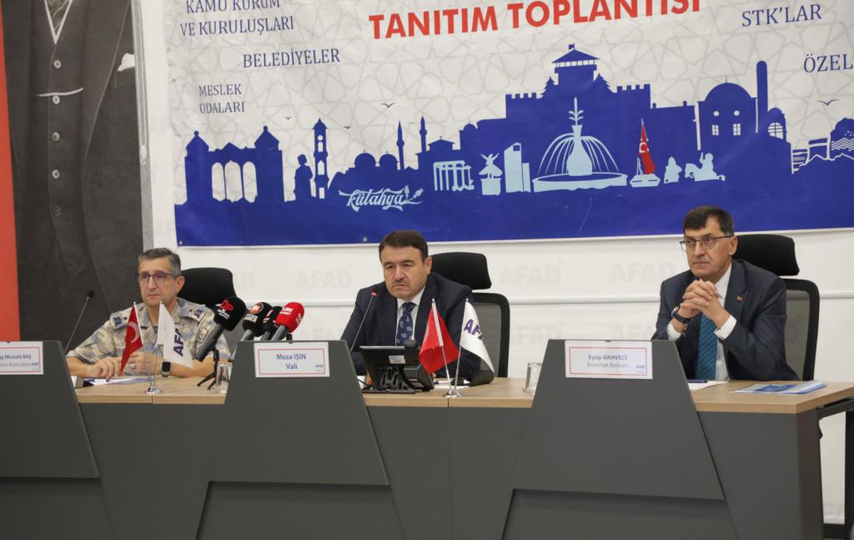 Kütahya Belediye Başkanı Kahveci, AFAD\'ın düzenlediği bilgilendirme toplantısına katıldı