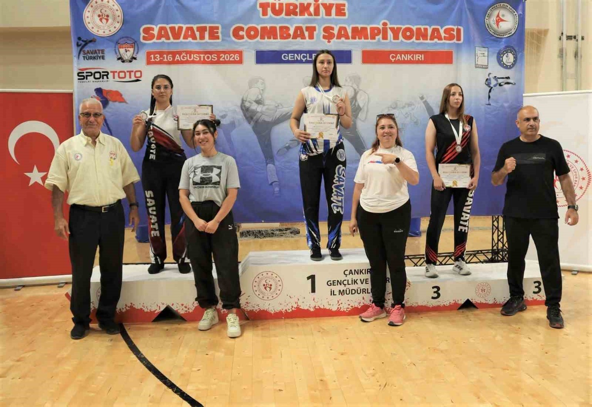 Elif Kaya Altın Madalya Kazandı