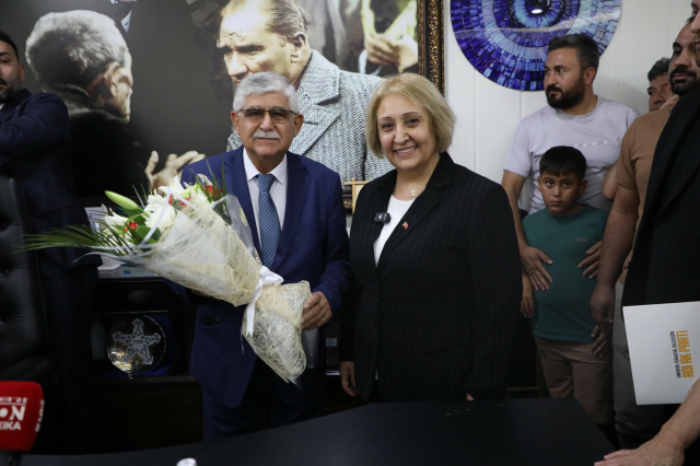 Menderes'te yeni dönem: Başkan vekili Asuman Şen görevi devraldı