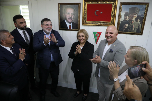 Menderes'te yeni dönem: Başkan vekili Asuman Şen görevi devraldı