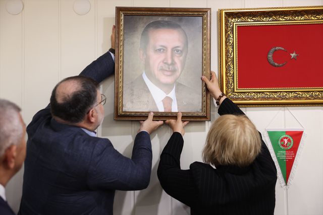 Menderes'te yeni dönem: Başkan vekili Asuman Şen görevi devraldı
