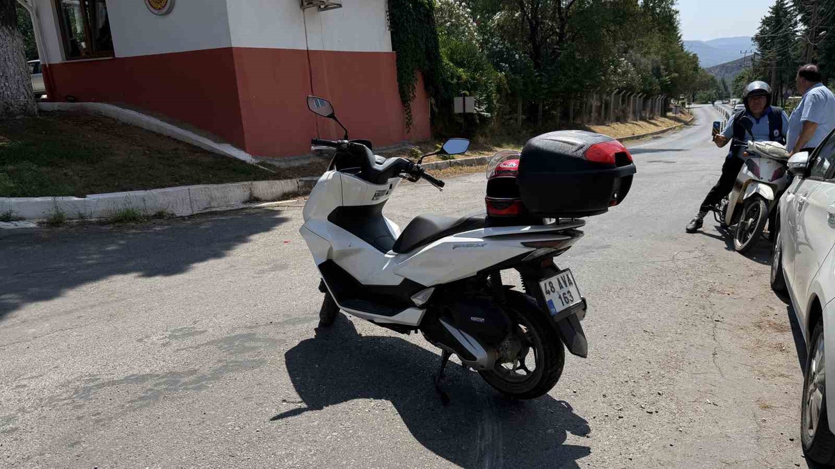 Menteşe\'de Motosiklet Çarpan Çocuk Yaralandı