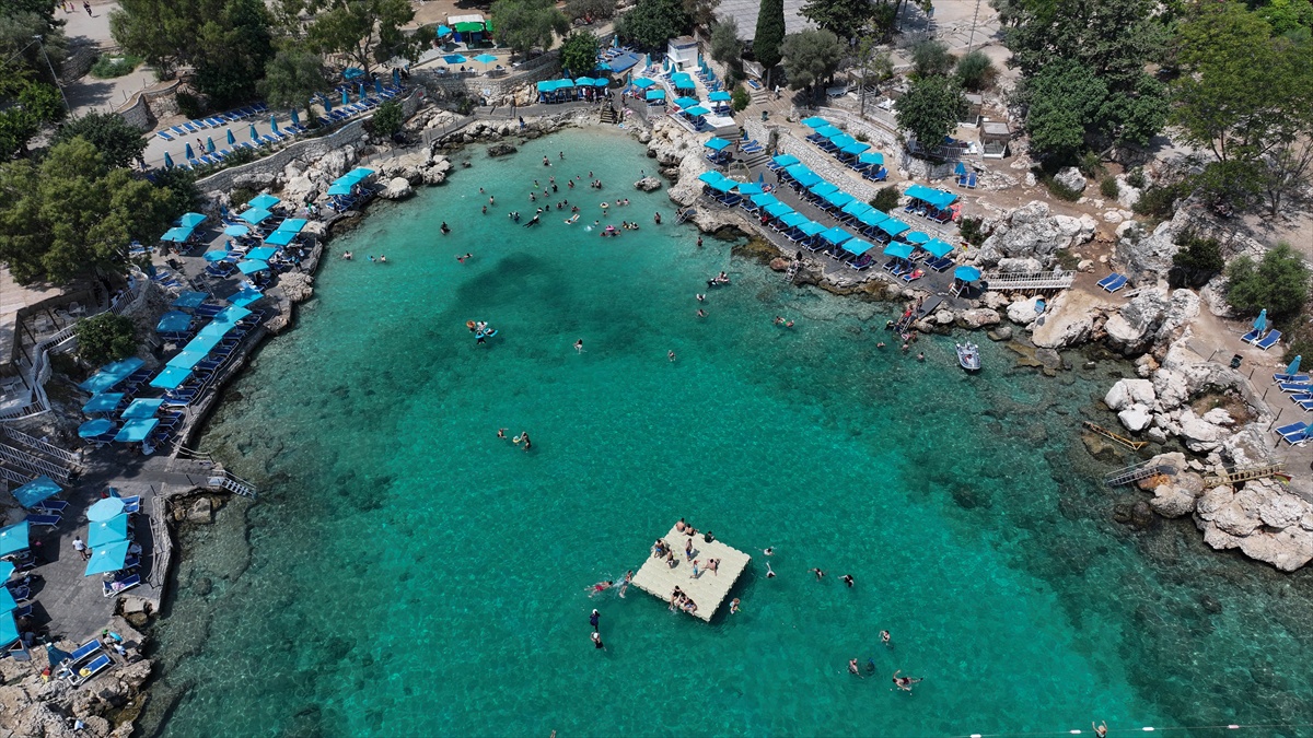 Mersin Sahilleri Dolup Taşan Turistlerle Canlandı