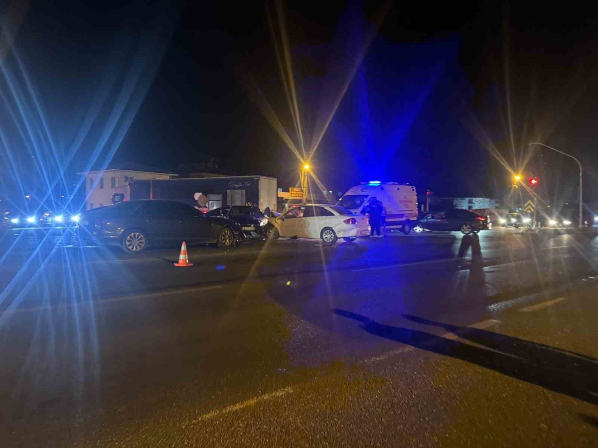 Ortaca\'da Trafik Kazası: 3 Araç Hasar Gördü