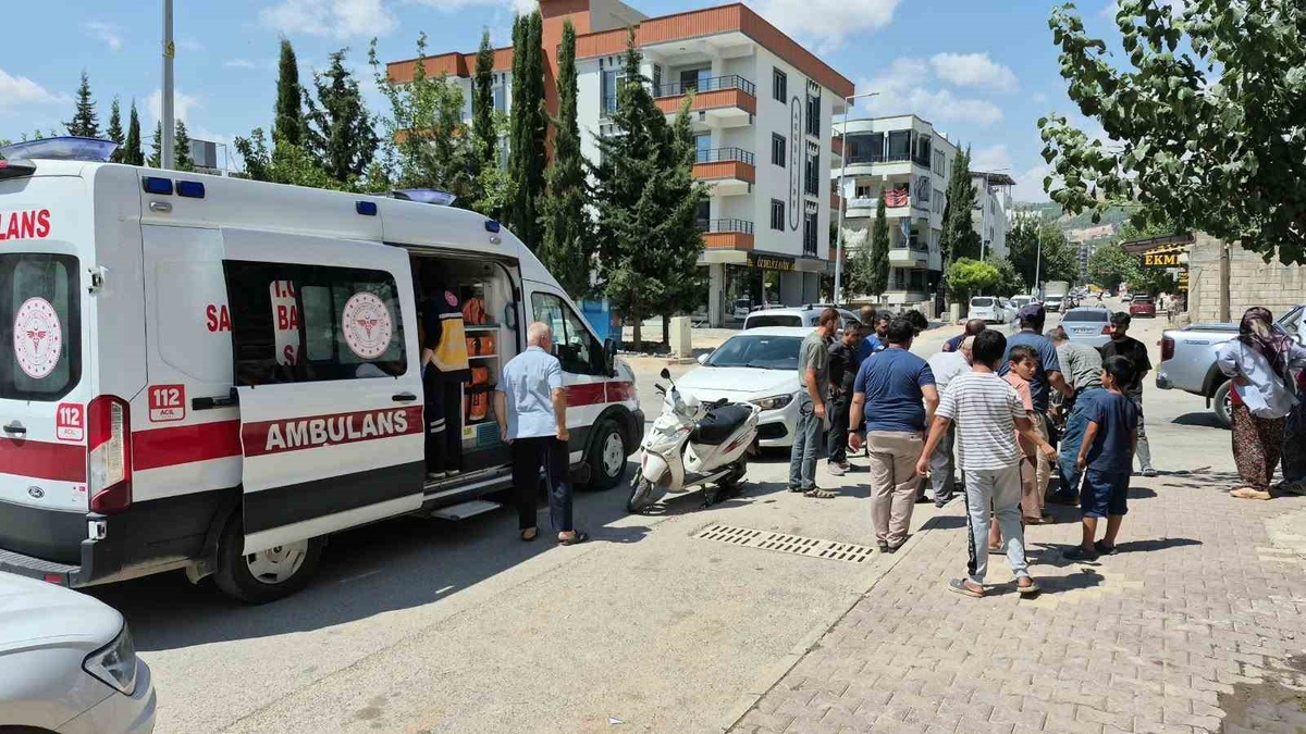 Adıyaman\'da Minibüs ve Motosiklet Çarpıştı