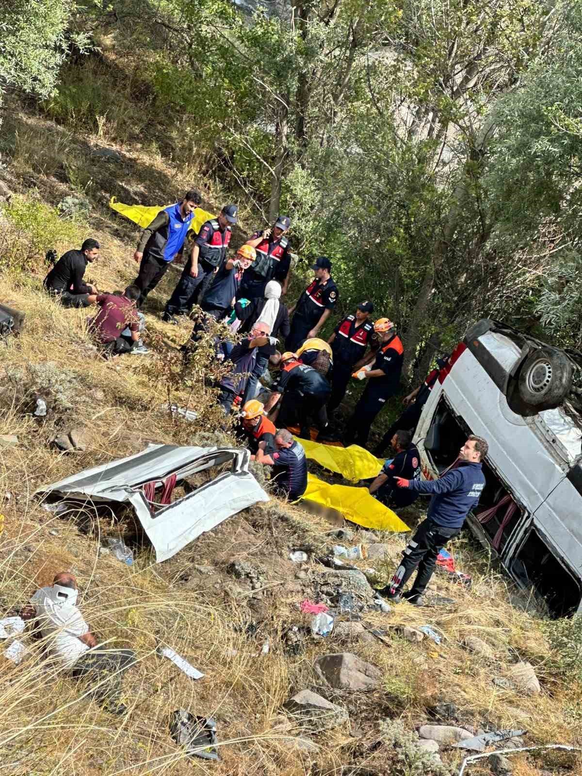 Suşehri\'nde Minibüs Kazası: 10 Yaralı