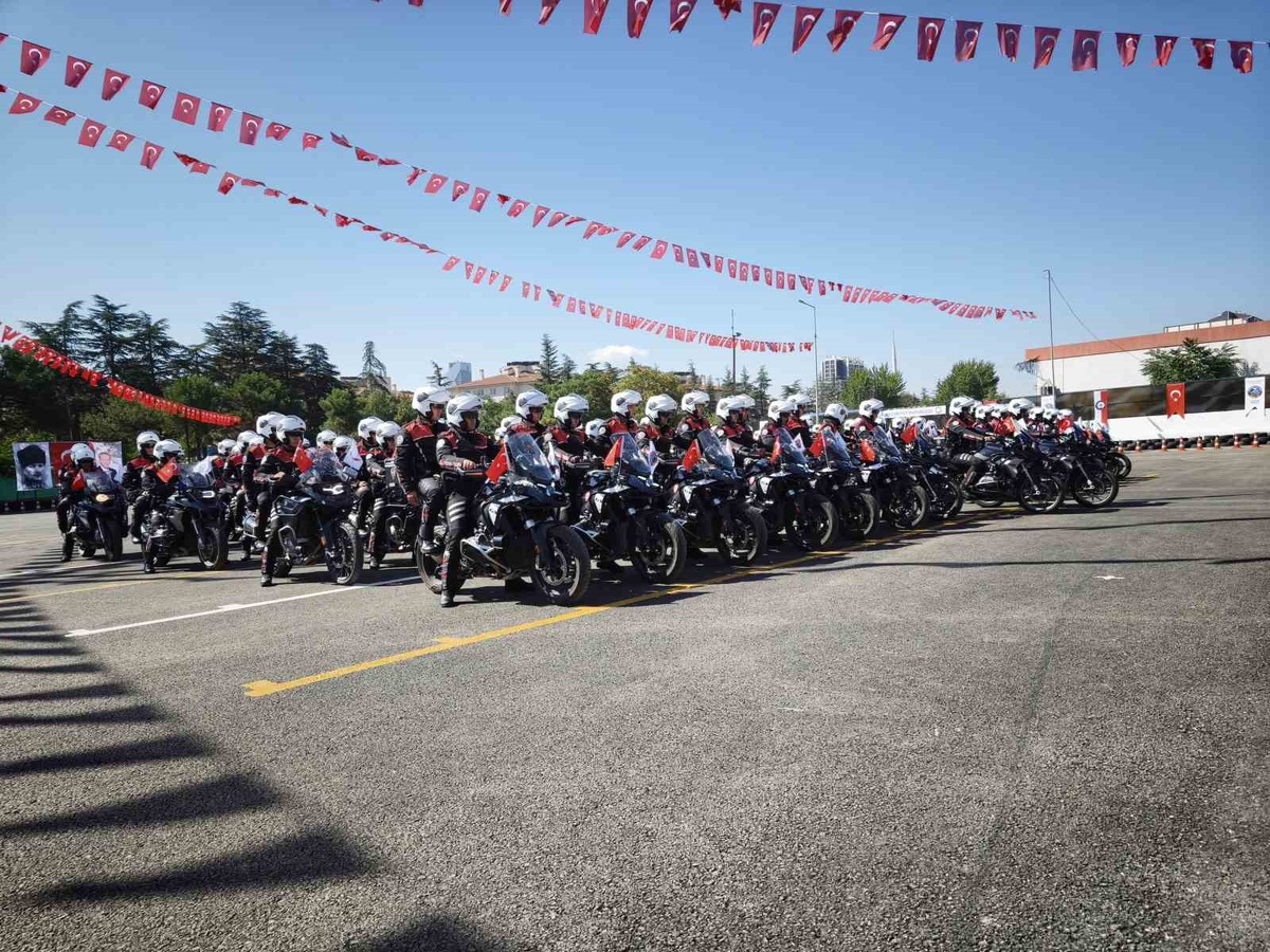 Ankara\'da Motosikletli Polis Timleri Mezuniyet Töreni Düzenlendi