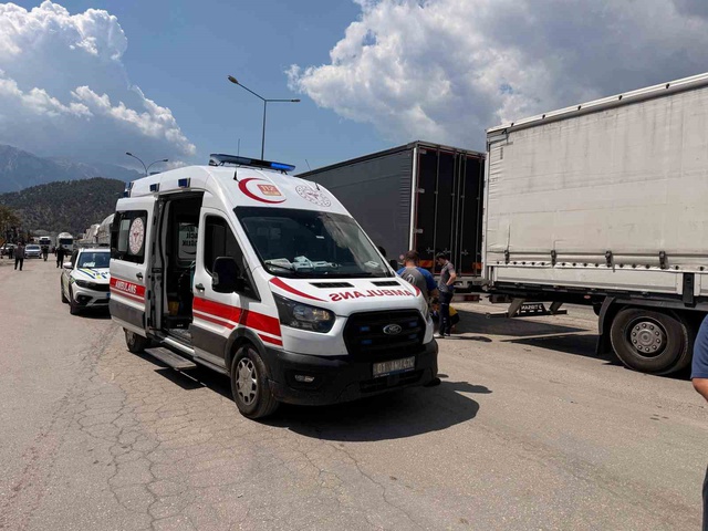 TIR tamiri faciayla bitti! Yaşlı adam feci şekilde can verdi