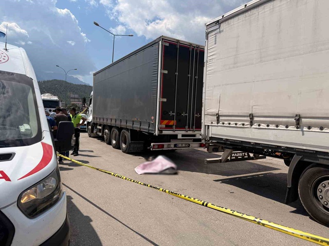 TIR tamiri faciayla bitti! Yaşlı adam feci şekilde can verdi