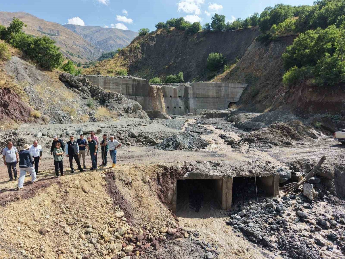 Tunceli’de sağanak yağış köy yollarında hasara yol açtı