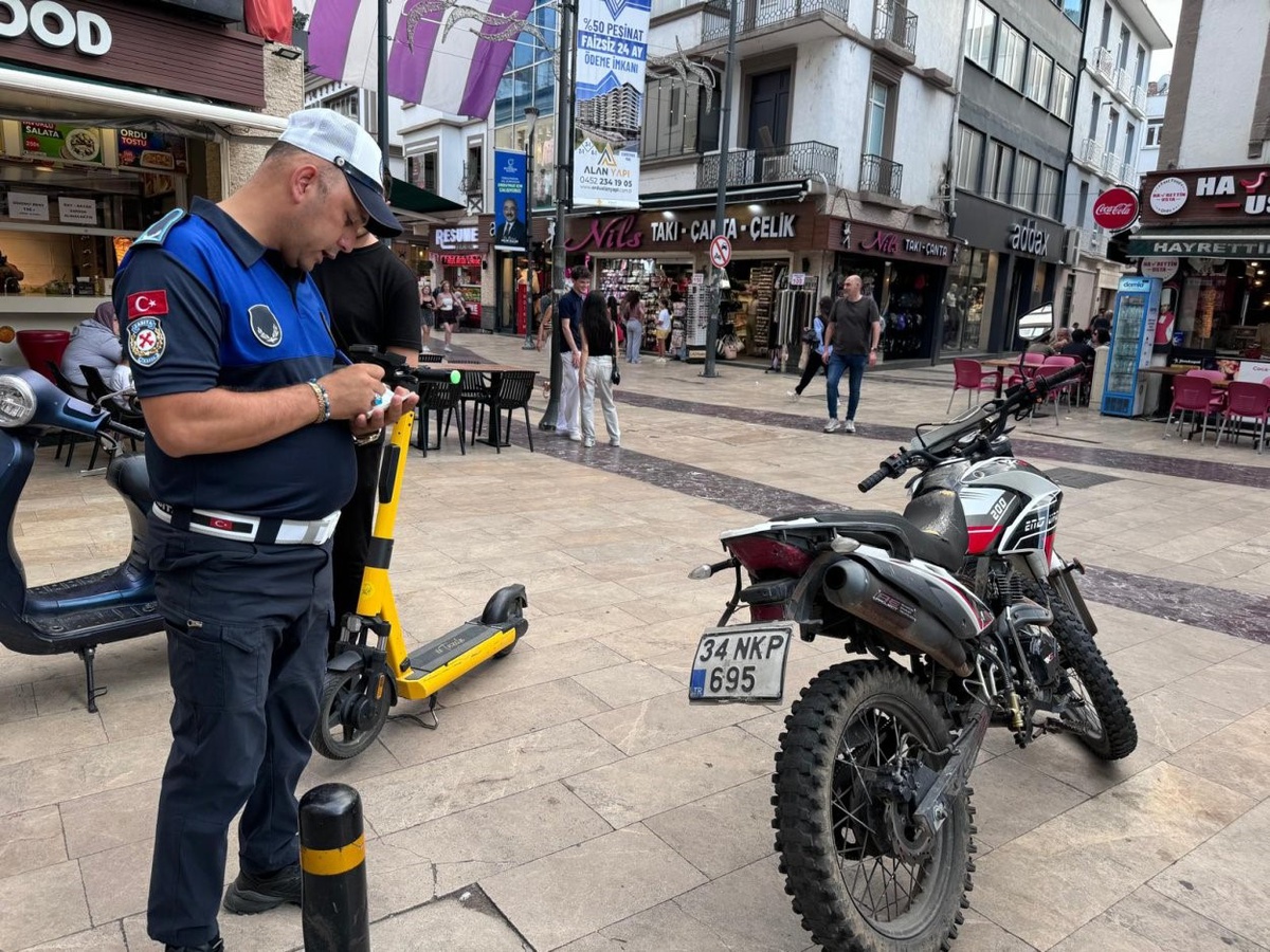 Ordu’da zabıta ekiplerinden kapalı caddelerde motosiklet ve bisiklet denetimi