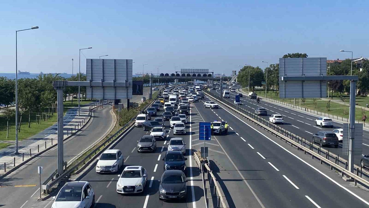 Zeytinburnu\'nda Panelvan Yangını