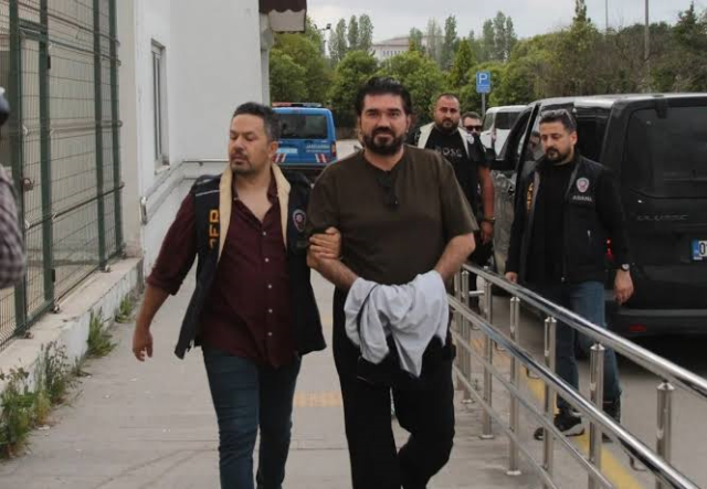 3 aydır tutuklu bulunan gazeteci Rasim Ozan Kütahyalı tahliye edildi