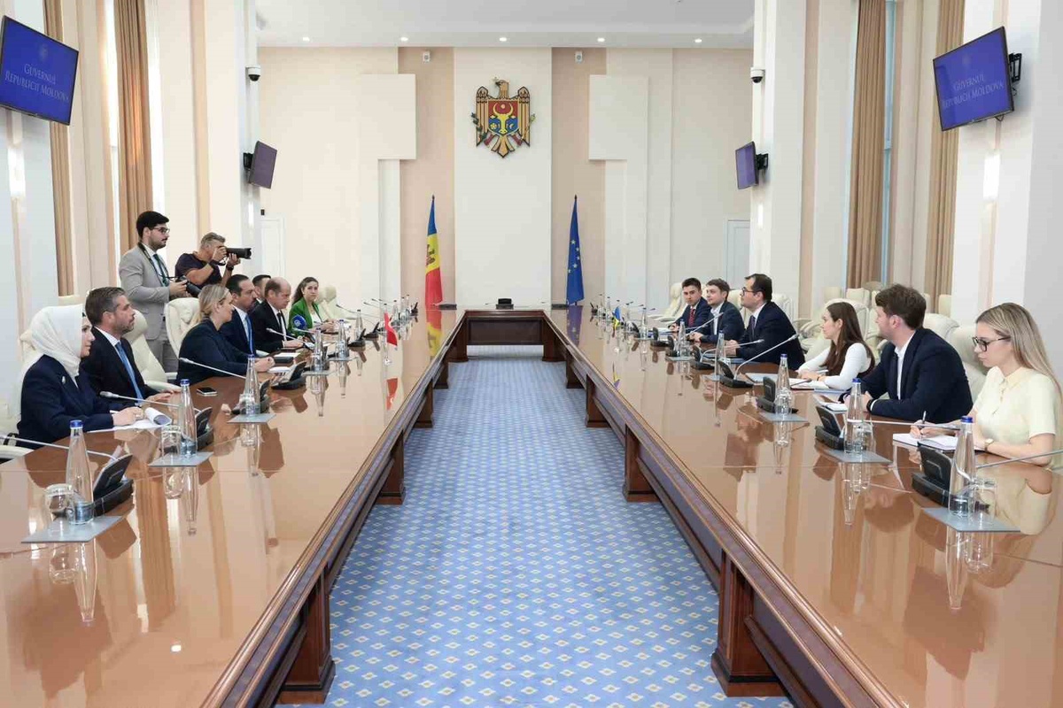 AK Partili Zorlu Moldova\'da temaslarda bulundu