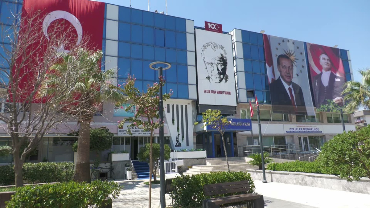 AK Parti\'den Menderes Çıkışı: Özür Borçları Var