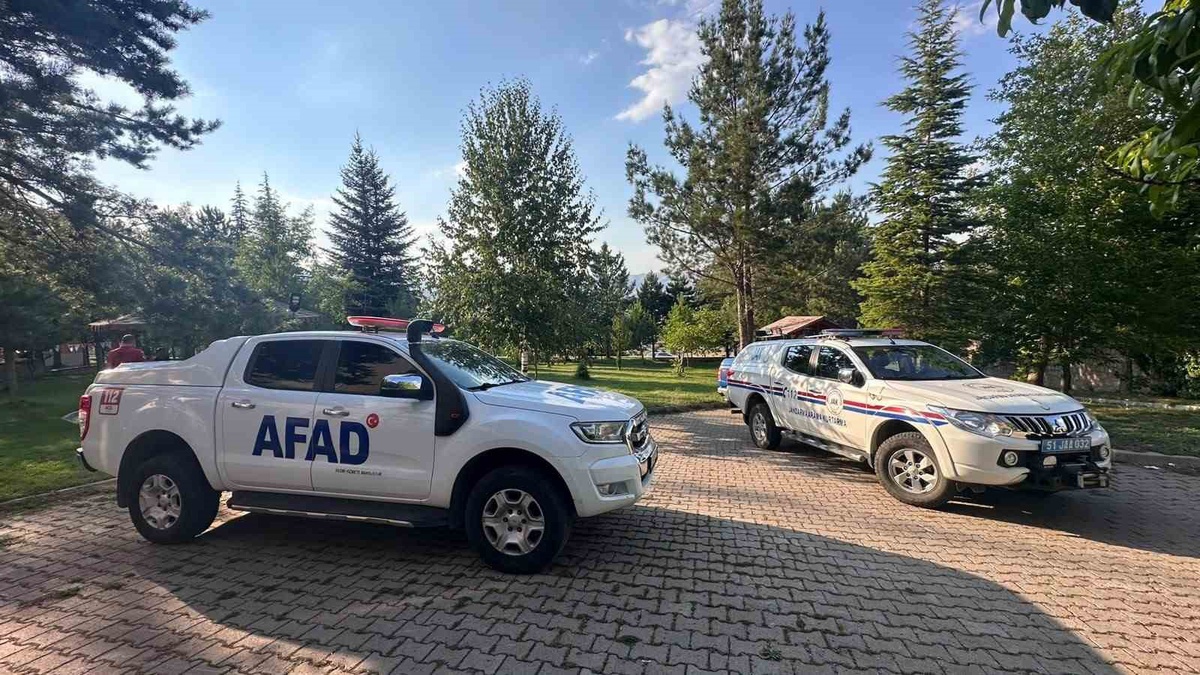 İngiliz Dağcı Kolunu Kırdı, Helikopterle Kurtarıldı