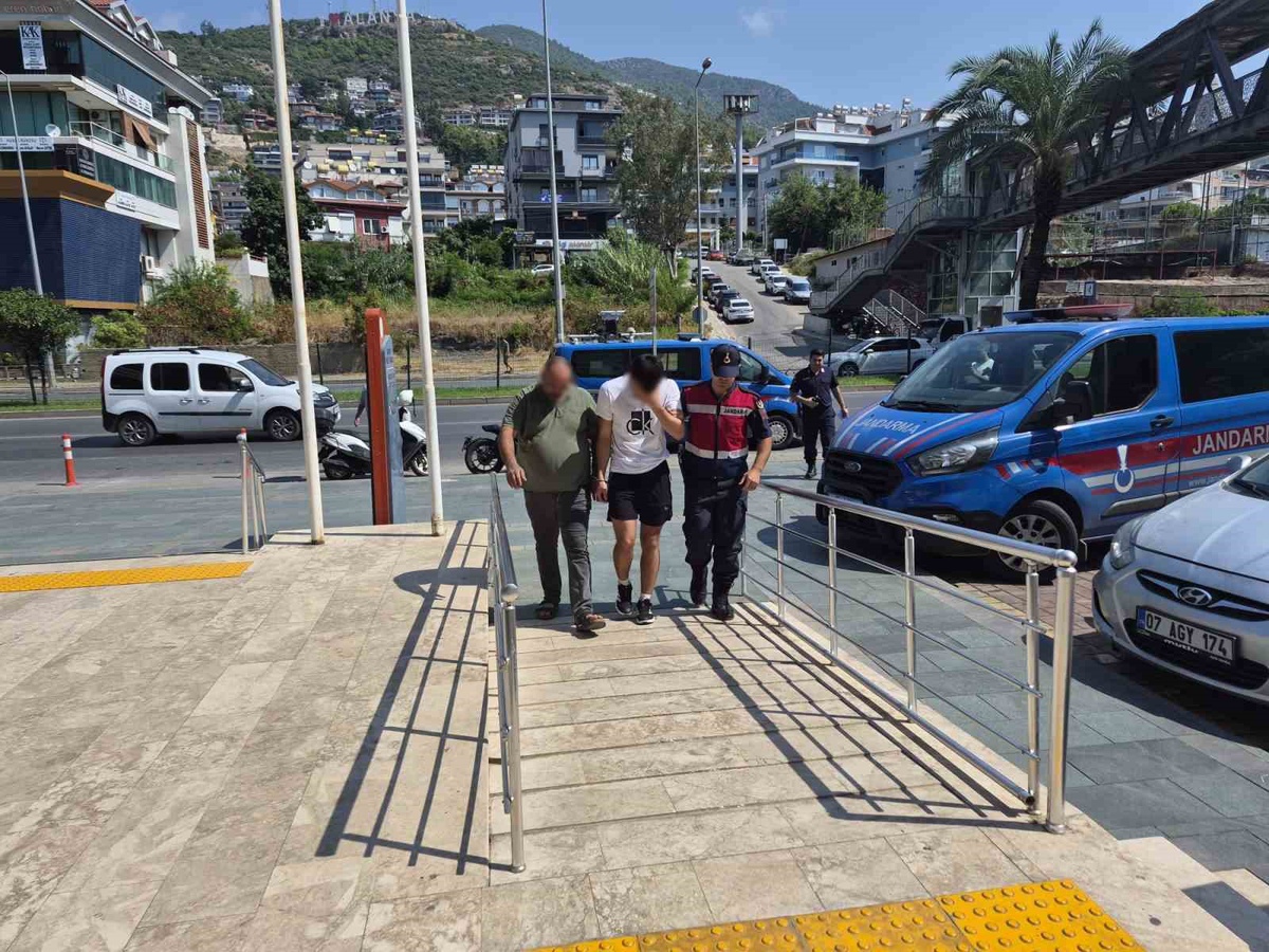 Alanya\'da Uyuşturucu Operasyonu: 700 Gram Esrar Ele Geçirildi