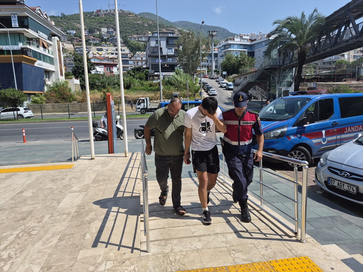 Alanya\'da Uyuşturucu Ticareti yapan 2 Şüpheli Tutuklandı